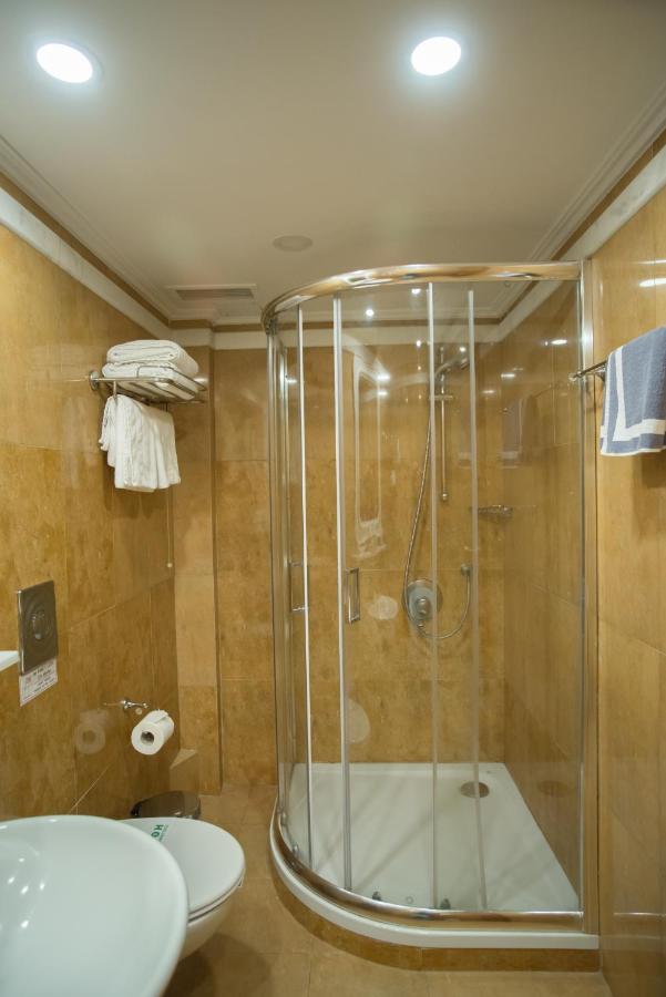 Byzantino Hotel พาทรา ภายนอก รูปภาพ