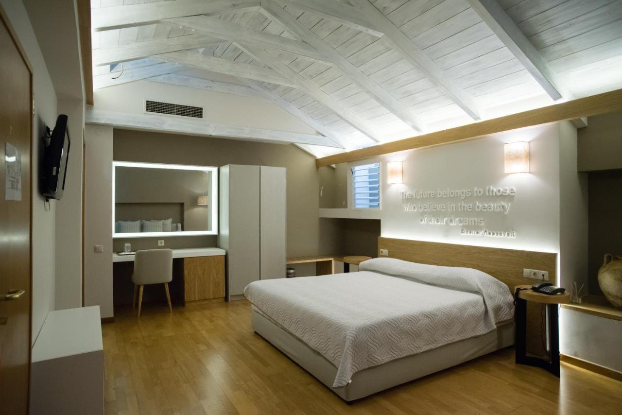 Byzantino Hotel พาทรา ภายนอก รูปภาพ