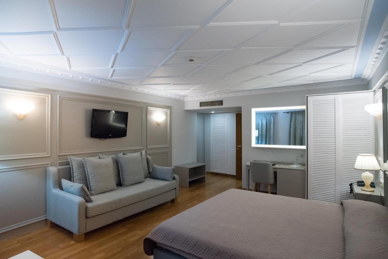 Byzantino Hotel พาทรา ภายนอก รูปภาพ