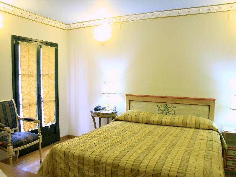 Byzantino Hotel พาทรา ภายนอก รูปภาพ