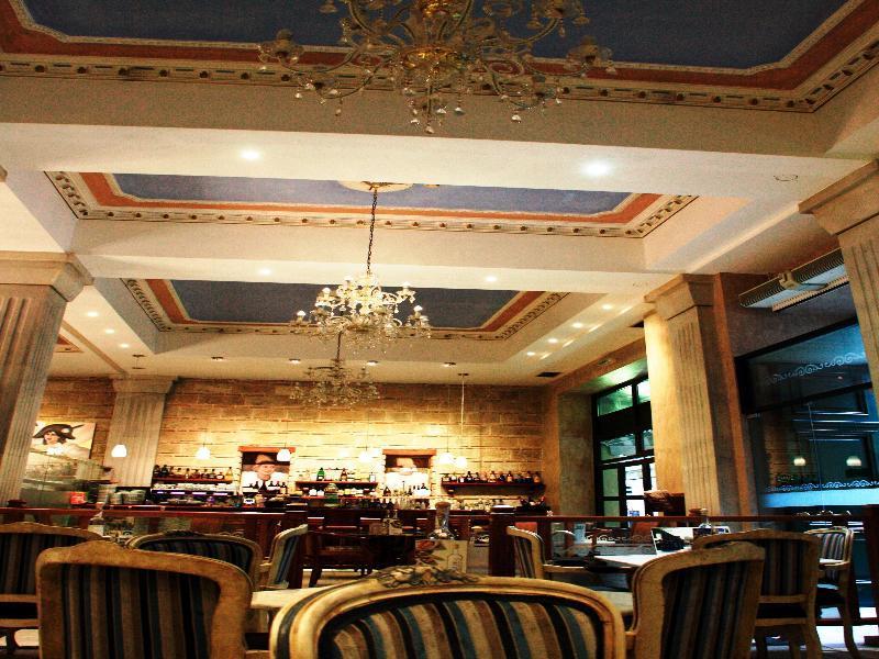 Byzantino Hotel พาทรา ภายนอก รูปภาพ