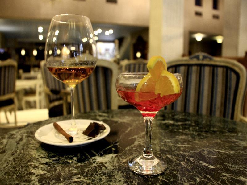 Byzantino Hotel พาทรา ภายนอก รูปภาพ