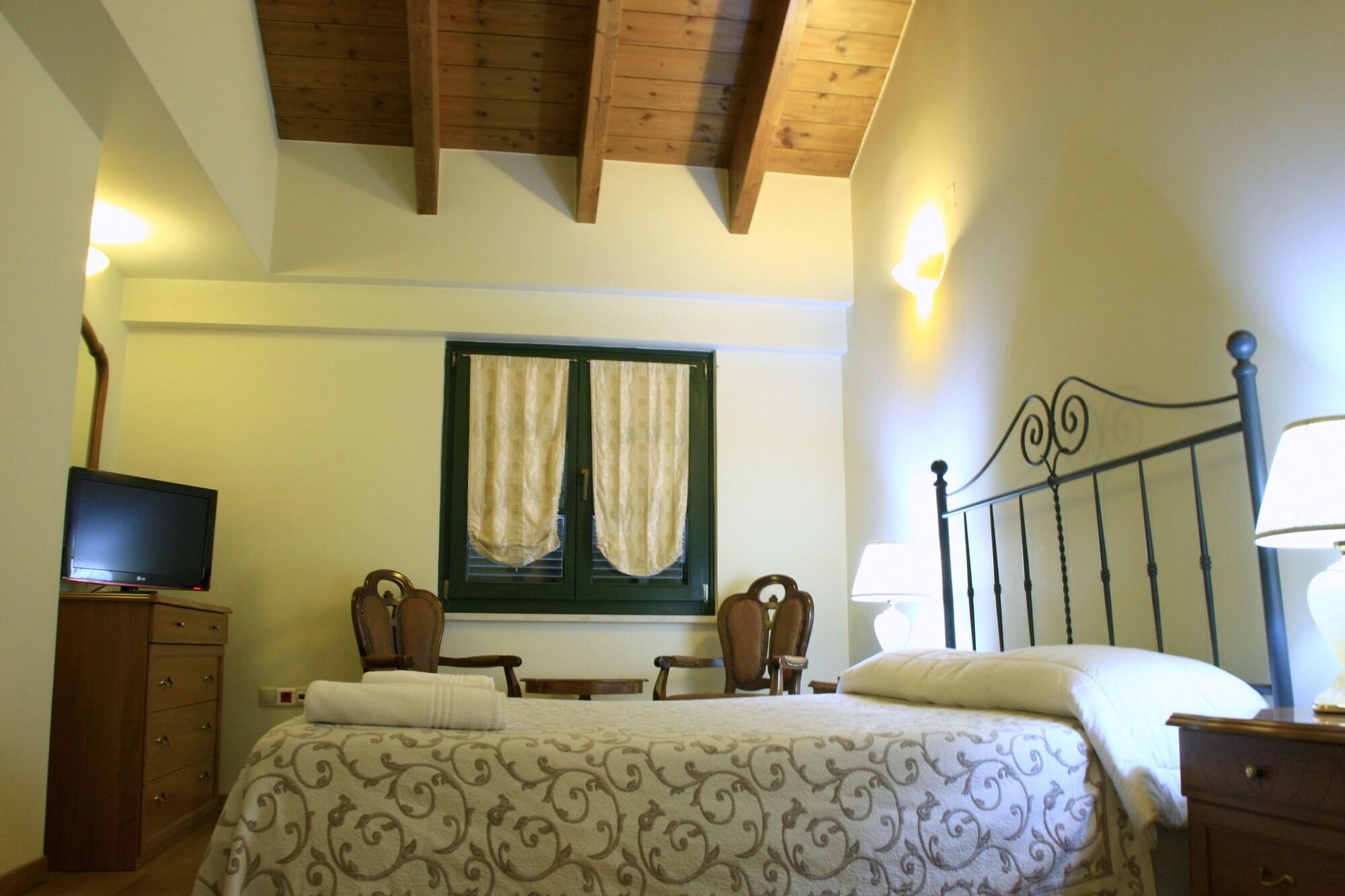 Byzantino Hotel พาทรา ภายนอก รูปภาพ
