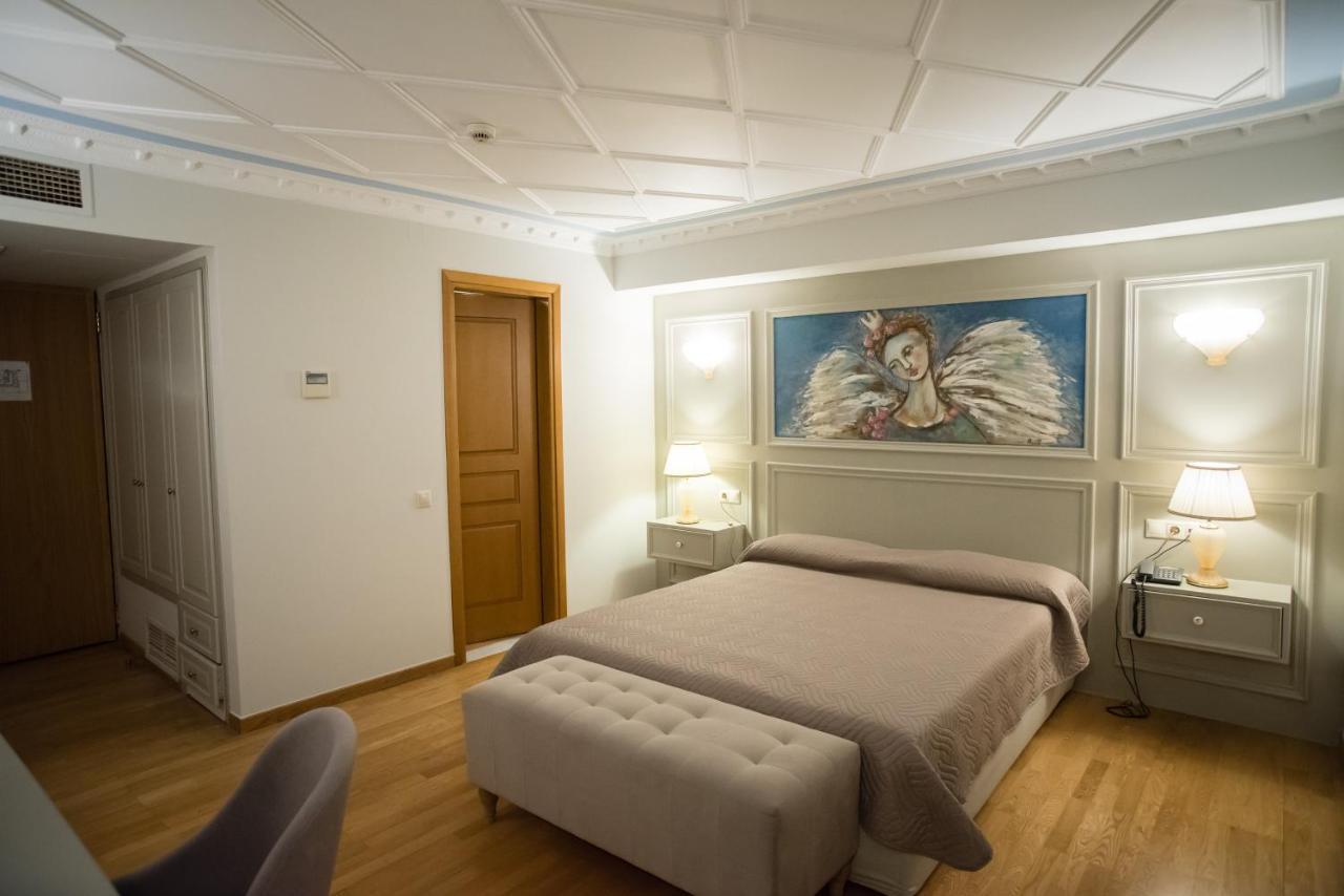Byzantino Hotel พาทรา ภายนอก รูปภาพ